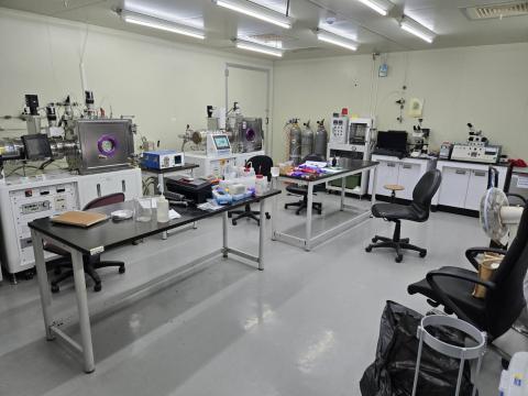 Novel Low-dimensional Materials and Devices Laboratory
